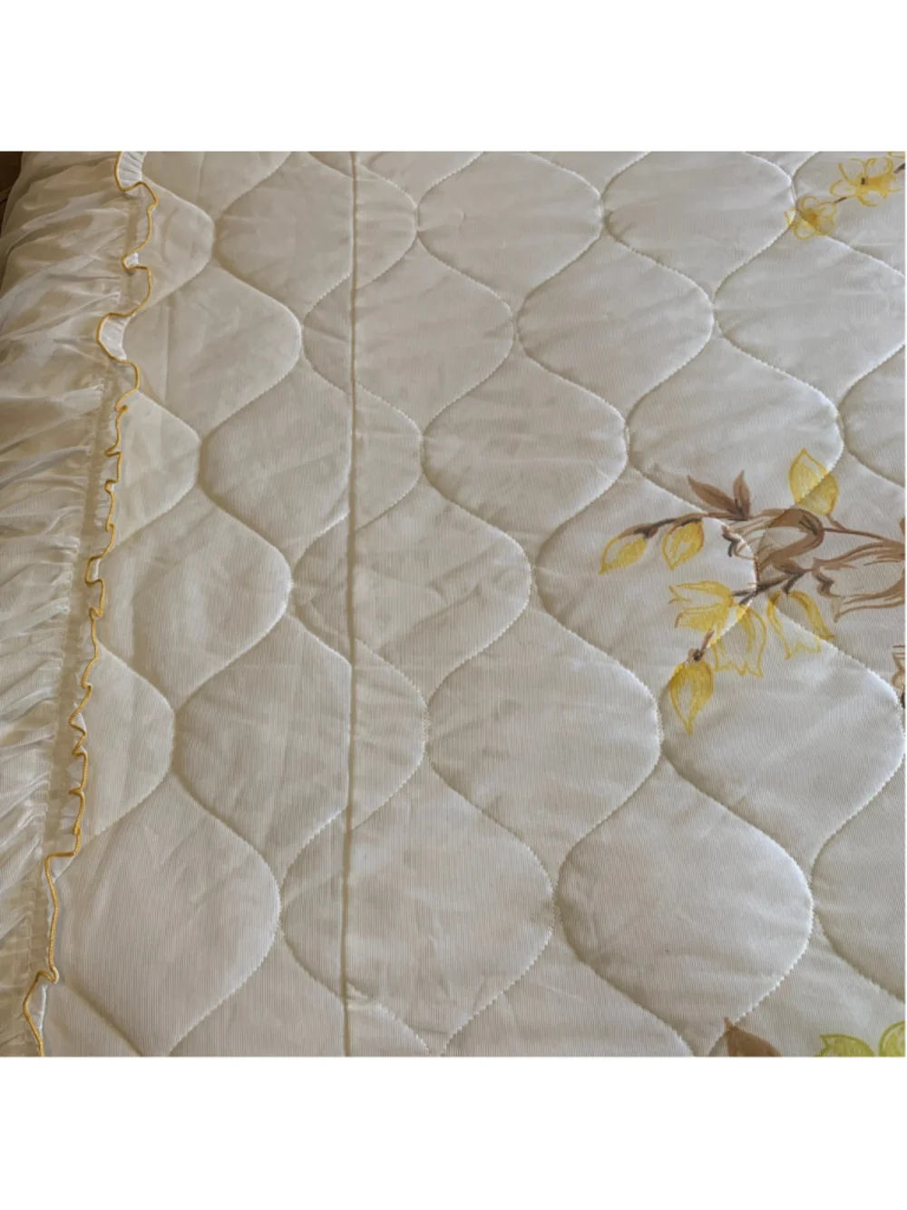 Vintage Double Size Bedspread Floral Ruffle White Yellow Brown Big Flowers
